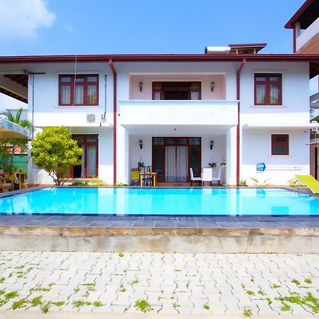 The Blue Beach Guesthouse Negombo Dış mekan fotoğraf